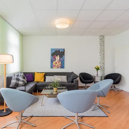 Spacious And Modern Furnished For 10 Guests * Berlijn