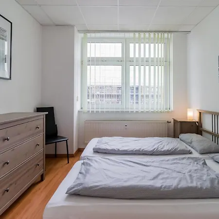 Spacious And Modern Furnished For 10 Guests ベルリン
