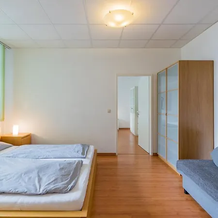アパート Spacious And Modern Furnished For 10 Guests *